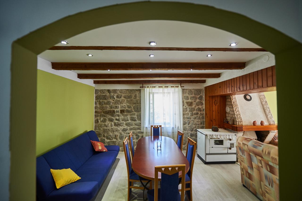 Garden Vista Stone House Villa โกตอร์ ภายนอก รูปภาพ